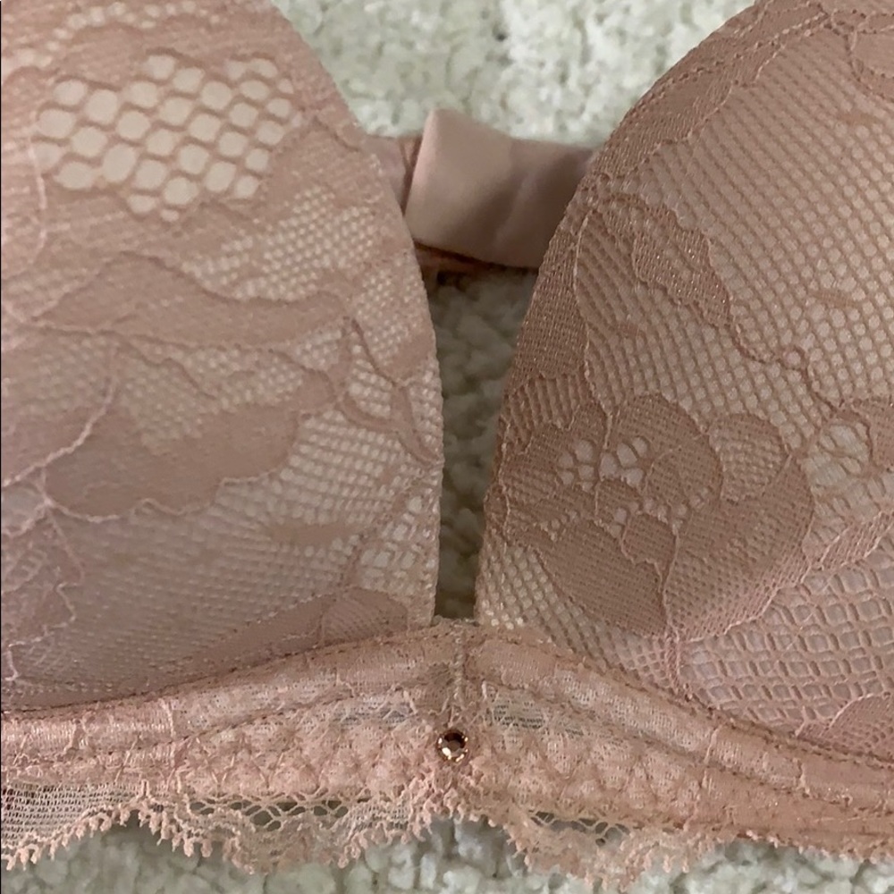 Victoria’s Secret lace Biofit bra - Picture 3 of 8